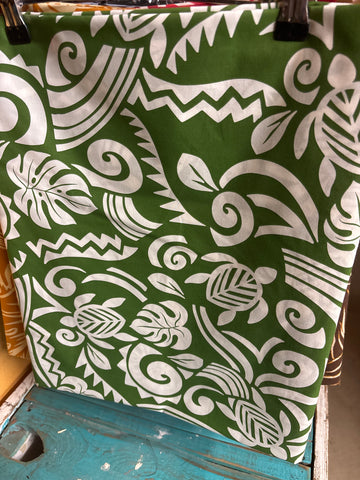 I’e Lavalava- Green/White Honu