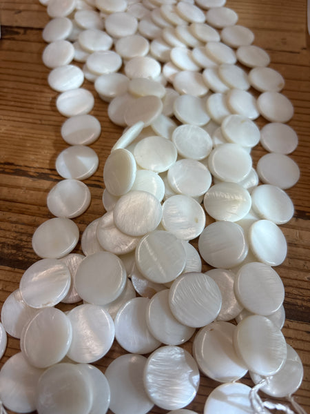 White ROUND Kabibe Shell Strand