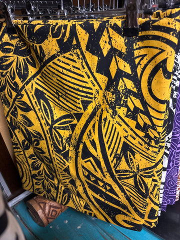 I’e Lavalava Mango/Black Tribal