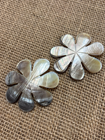 Mother of Pearl Rounded Petal Tiare Flower Shell Black Lip