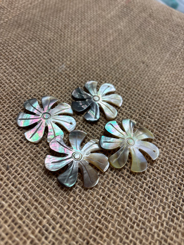 Black Lip Mother of Pearl Round Pinwheel Tiare Shell