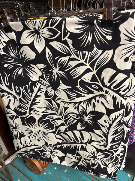 I’e Lavalava Black/Tan Floral