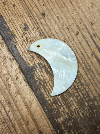 White Kabibe Moon Shell