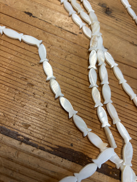 White FISH Kabibe Shell Strand