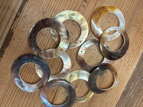 Black Lip Mother of Pearl Donut 2.25”