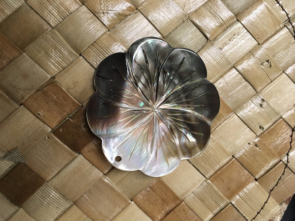 Mother of Pearl Blacklip Scallop Flower Shell